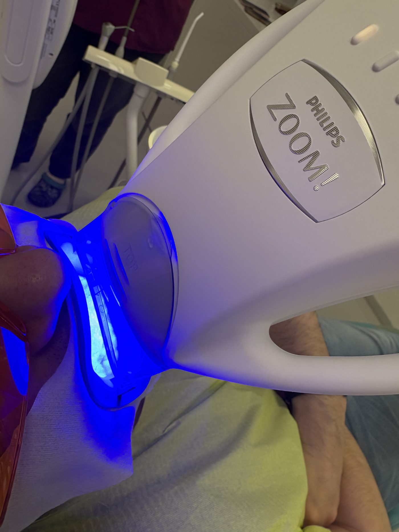 Lampa Philips Zoom folosită pentru albirea dentară profesională la Stomapoint