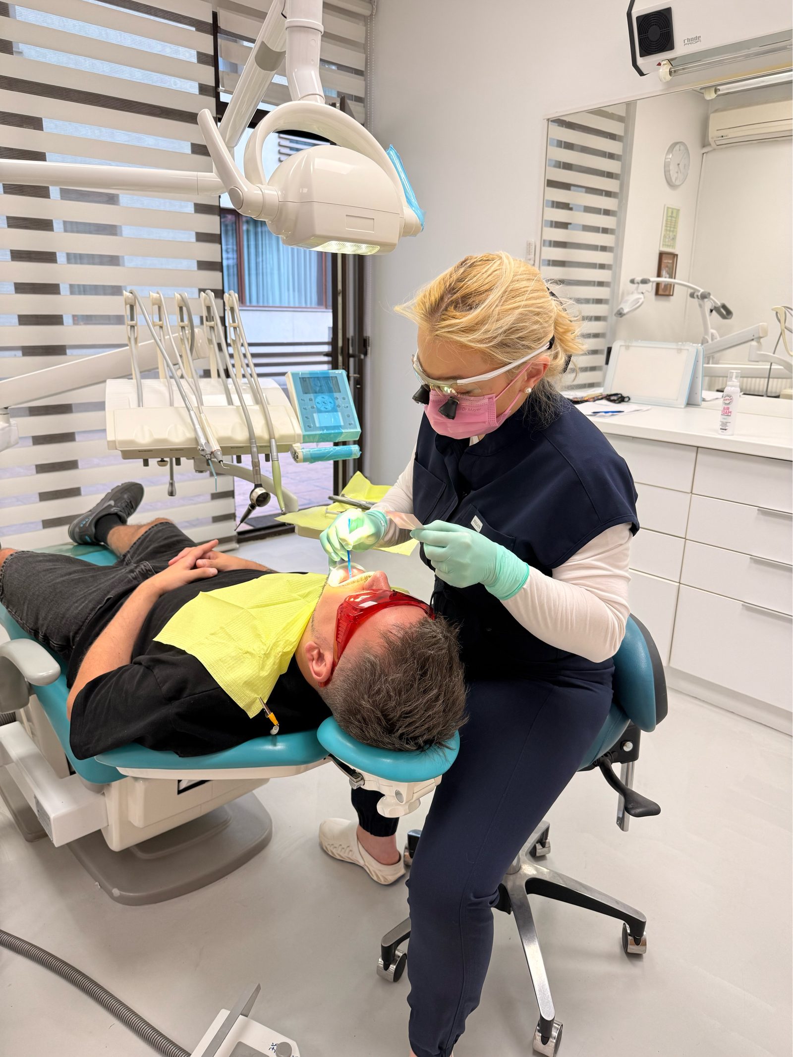 Tratament dentar profesionist la clinica Stomapoint București